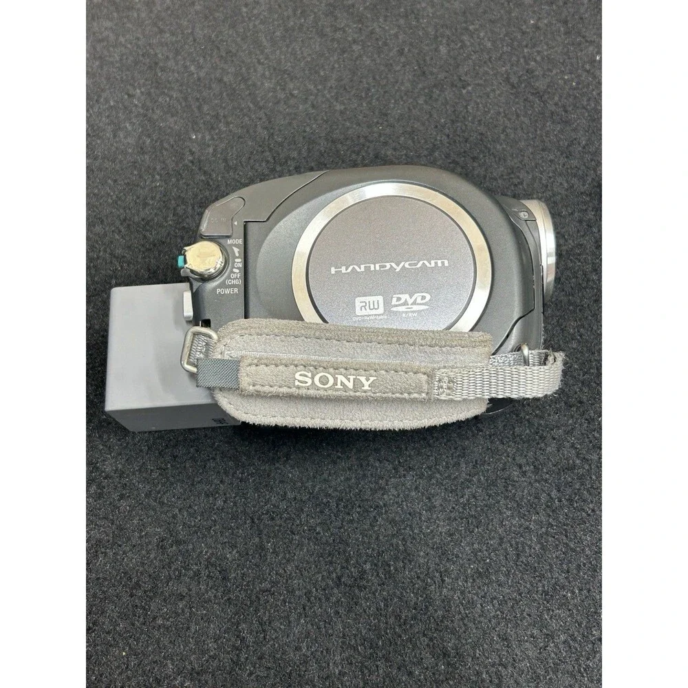 Sony Handycam DCR-DVD 203 DVD Camcorder 12x Optical Zoom with Accesories B-17